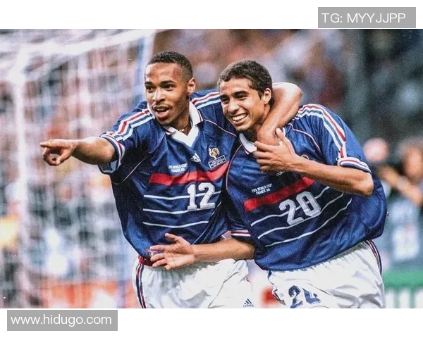 昔日足球明星的落寞身影与辉煌岁月的对比图集